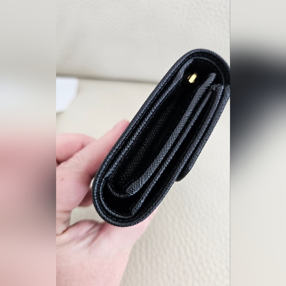 Prada Authentic Saffiano Leather Black Wallet  Zip Coin Compartment small - Picture 5 of 10